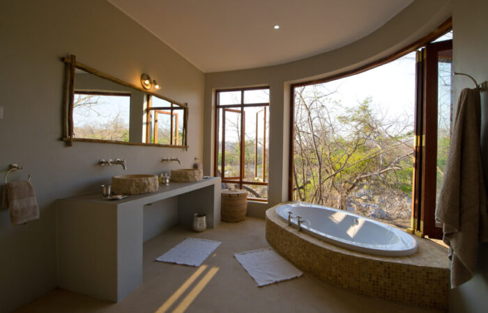 Mkulumadzi Lodge – Chalet Bathroom
